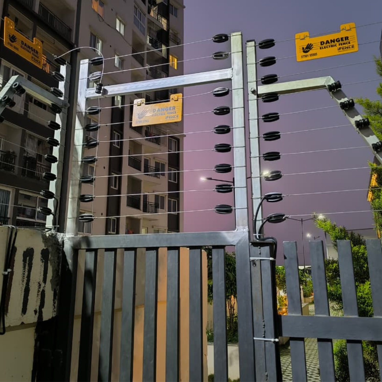 Wall top fence